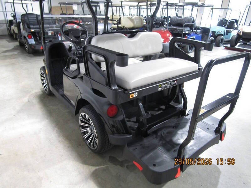 2026 E-Z-GO RXV 4