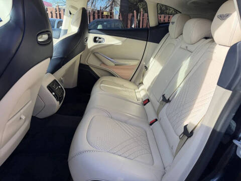 2021 Aston Martin DBX