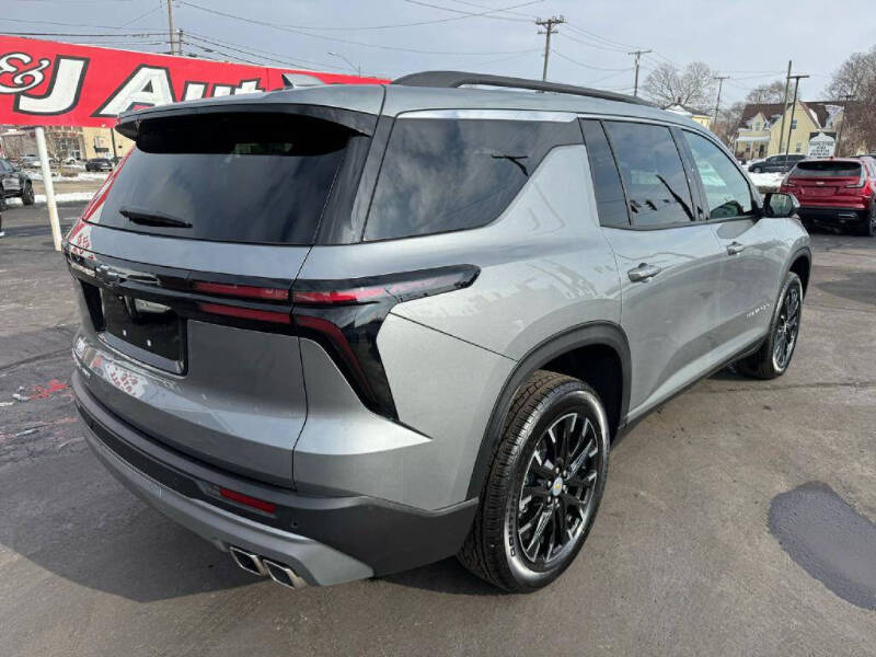 2025 Chevrolet Traverse LT