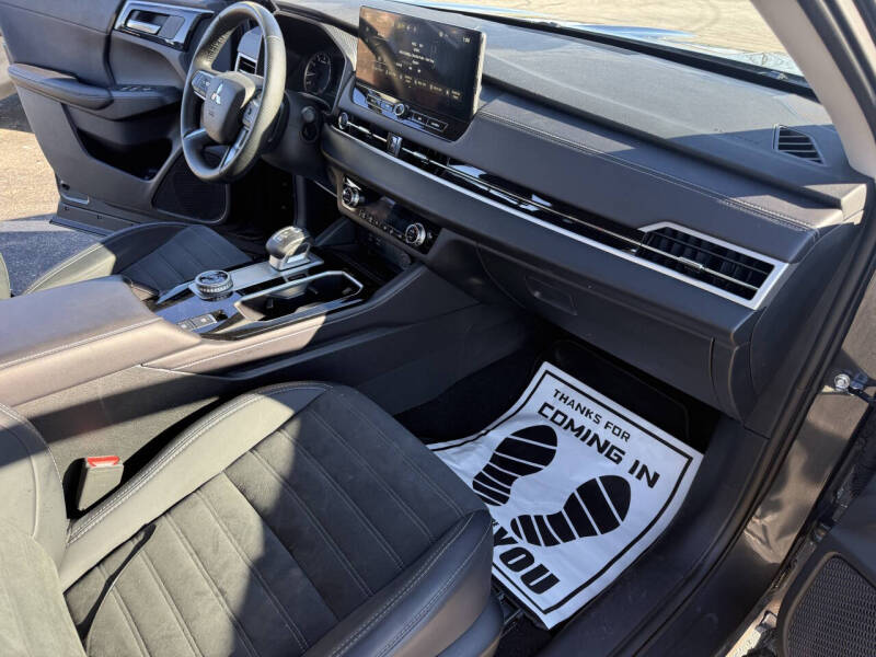 2025 Mitsubishi Outlander SE