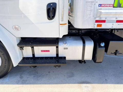 2020 Freightliner M2 106