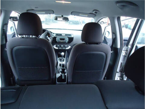 2016 Kia Rio 5-Door LX