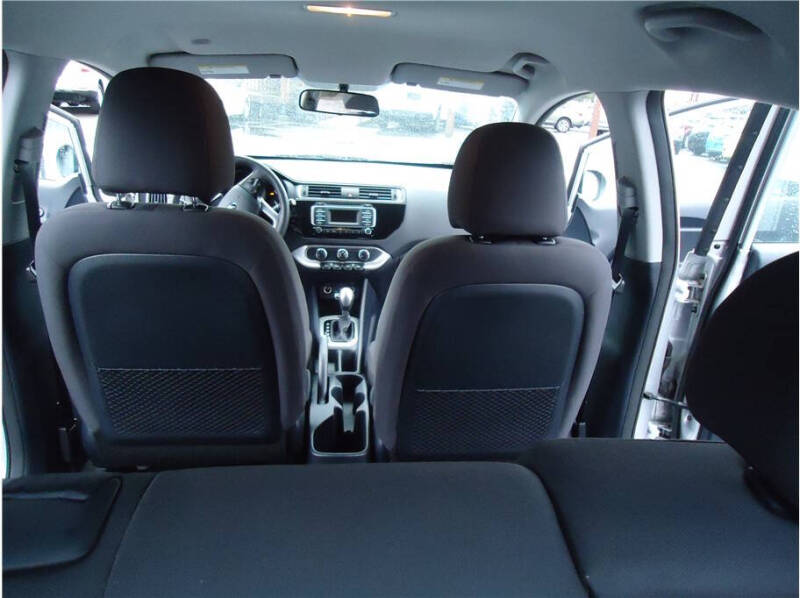 2016 Kia Rio 5-Door LX