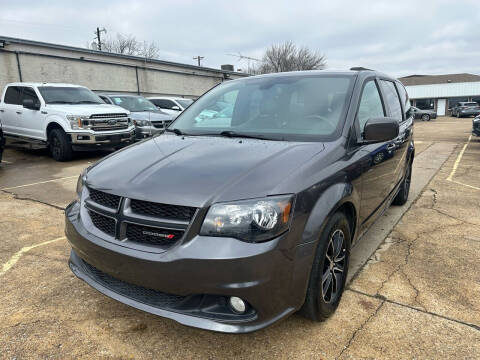 2018 Dodge Grand Caravan for sale at International Auto Sales in Garland TX