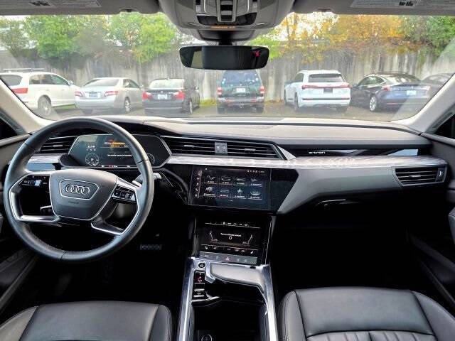 2022 Audi e-tron quattro Premium