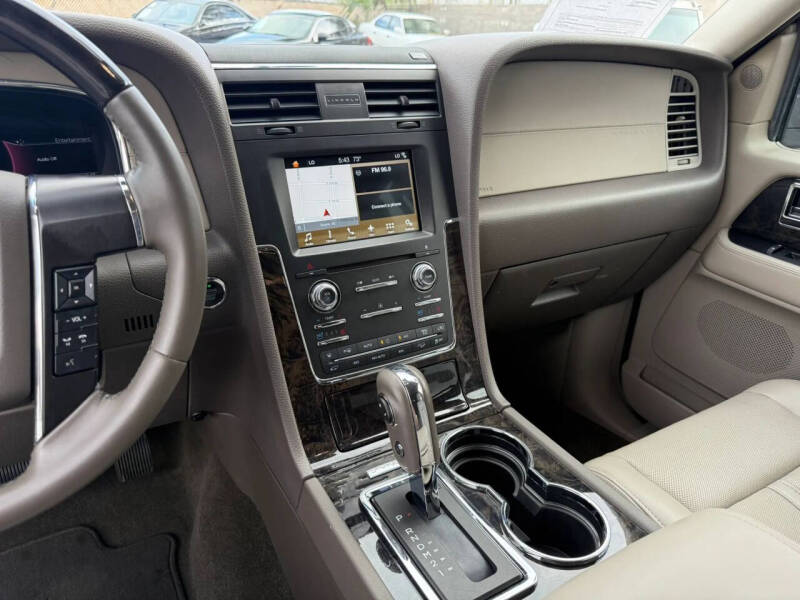 2017 Lincoln Navigator Select