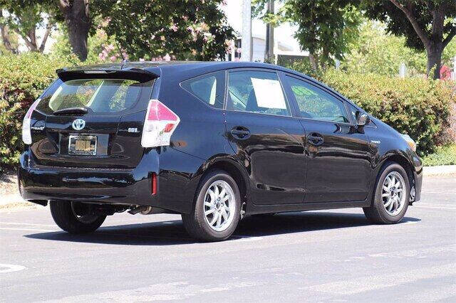 2017 Toyota Prius v Two