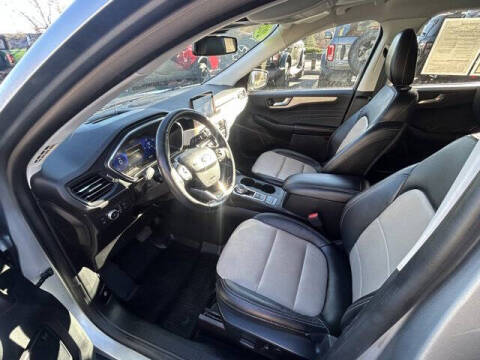 2022 Ford Escape Hybrid Titanium