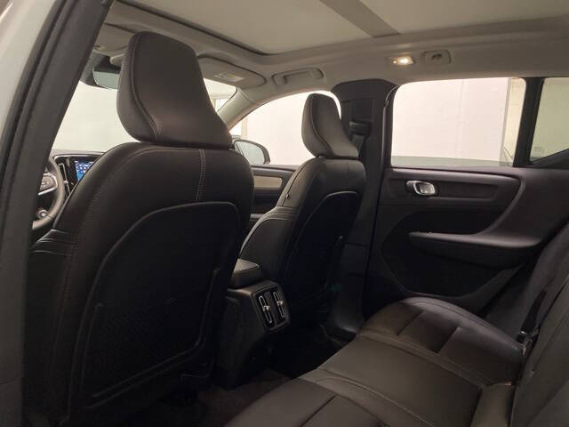 2025 Volvo XC40 B5 Plus Dark Theme