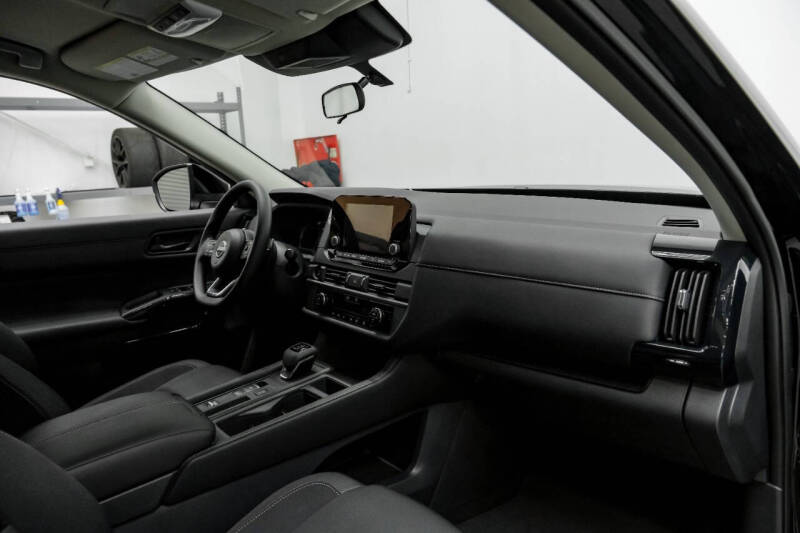 2025 Nissan Pathfinder S