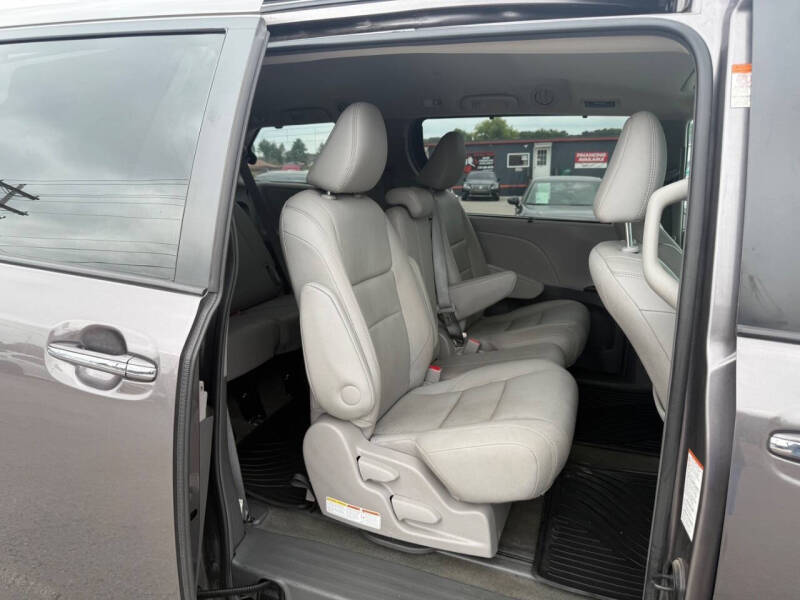 2017 Toyota Sienna XLE 8-Passenger