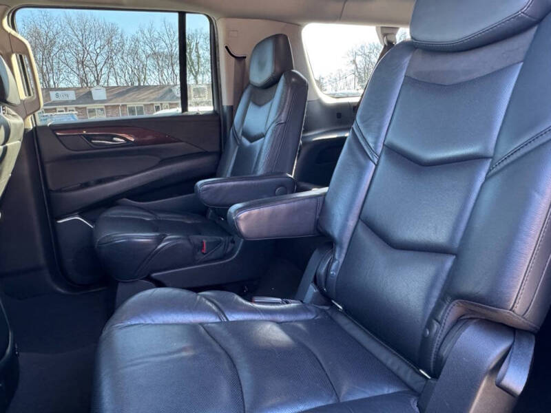 2018 Cadillac Escalade ESV Luxury