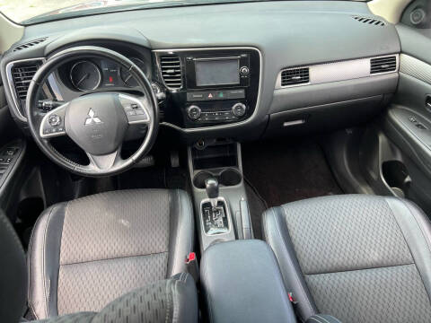 2015 Mitsubishi Outlander SE