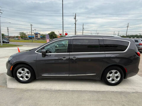 2017 Chrysler Pacifica Touring-L Plus