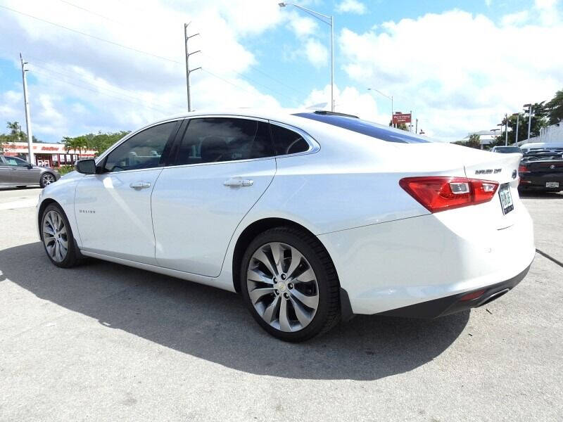 2017 CHEVROLET Malibu Sedan - $17,900
