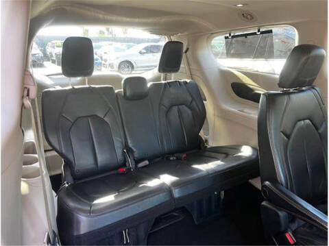 2017 Chrysler Pacifica Touring-L Plus