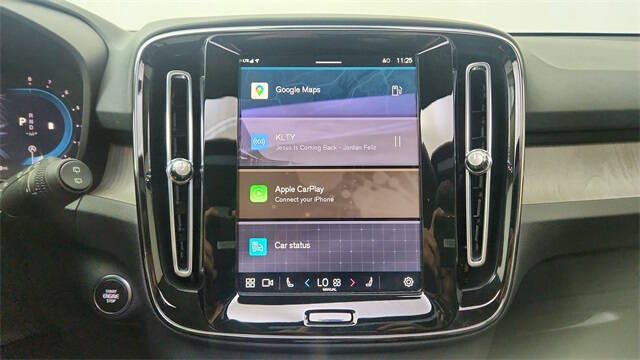 2024 Volvo XC40 B5 Plus Dark Theme