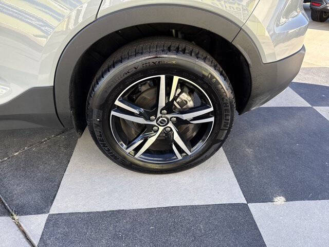 2025 Volvo XC40 B5 Core Bright Theme