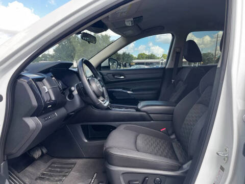 2022 Nissan Pathfinder SV