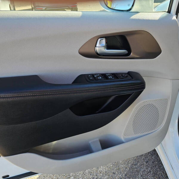 2017 Chrysler Pacifica Touring-L Plus