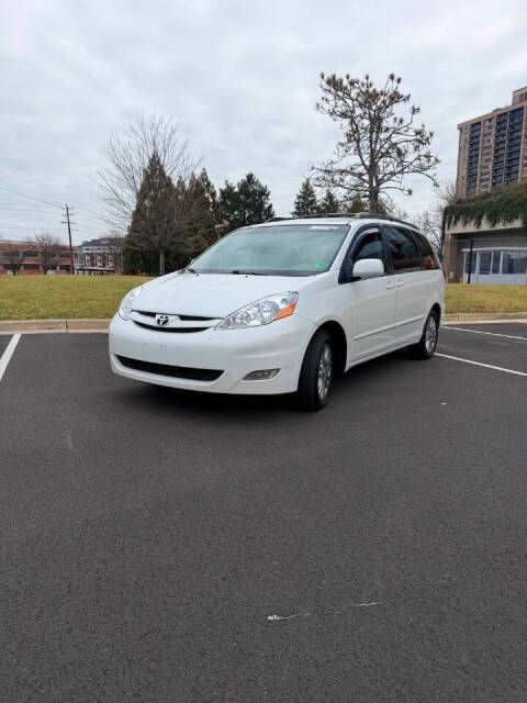 2007 Toyota Sienna XLE's photo
