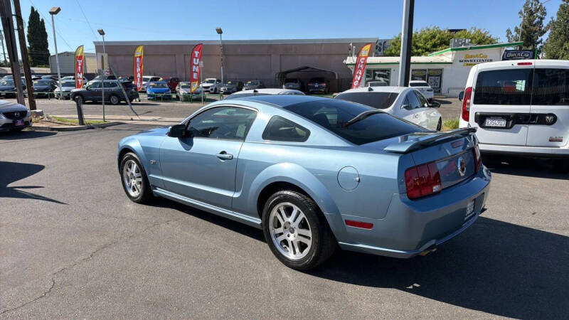 2005 Ford Mustang GT Premium
