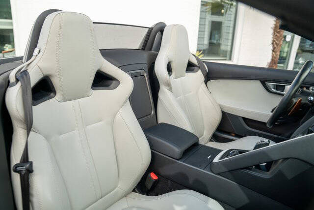 2014 Jaguar F-TYPE 37