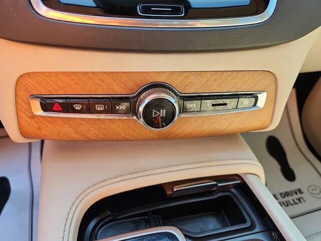 2020 Volvo XC90 T6 Inscription 6-Passenger