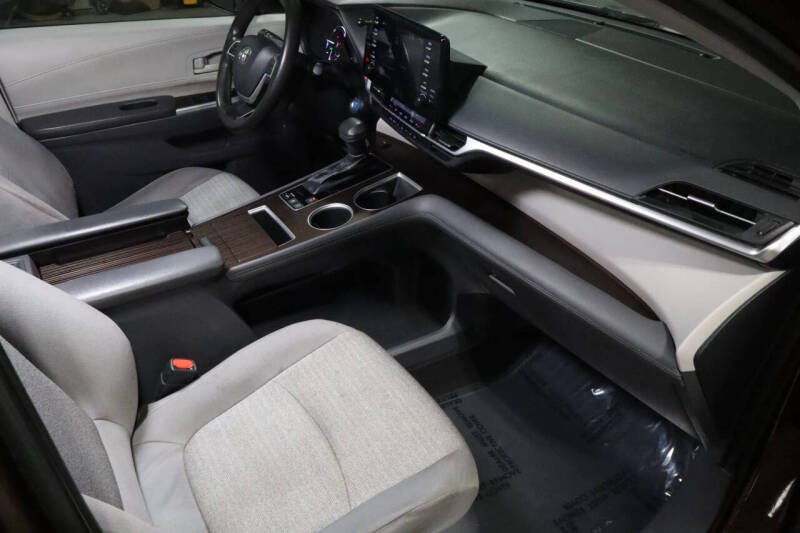 2021 Toyota Sienna LE 8-Passenger