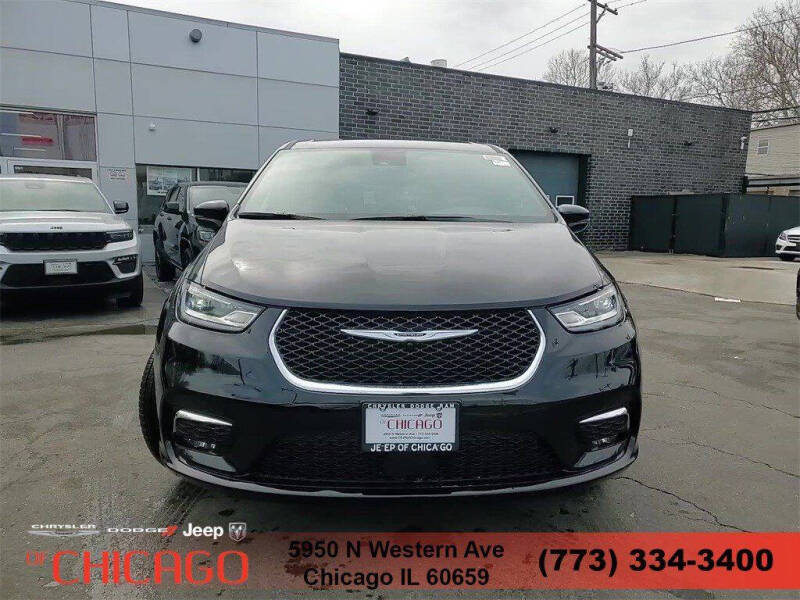 2025 Chrysler Pacifica Select
