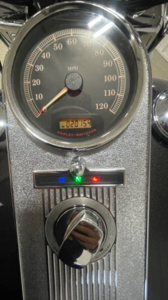 Harley-DavidsonPolice Road King3