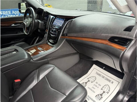 2017 Cadillac Escalade Standard