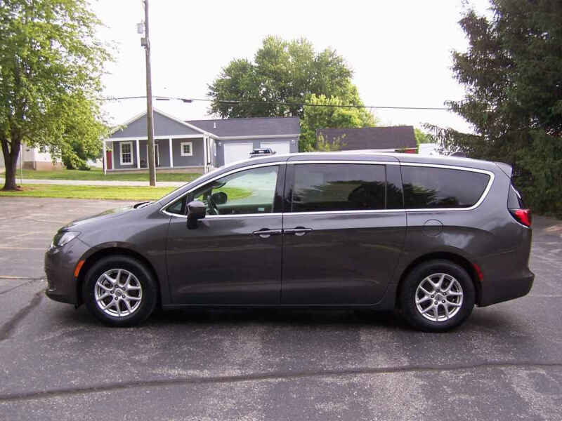 2022 Chrysler Voyager LX