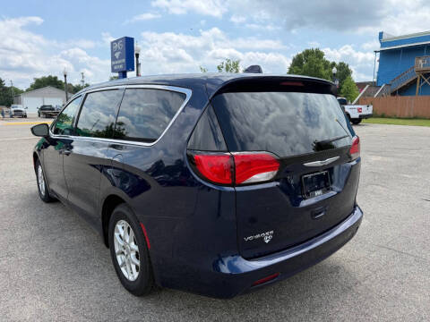 2020 Chrysler Voyager LX