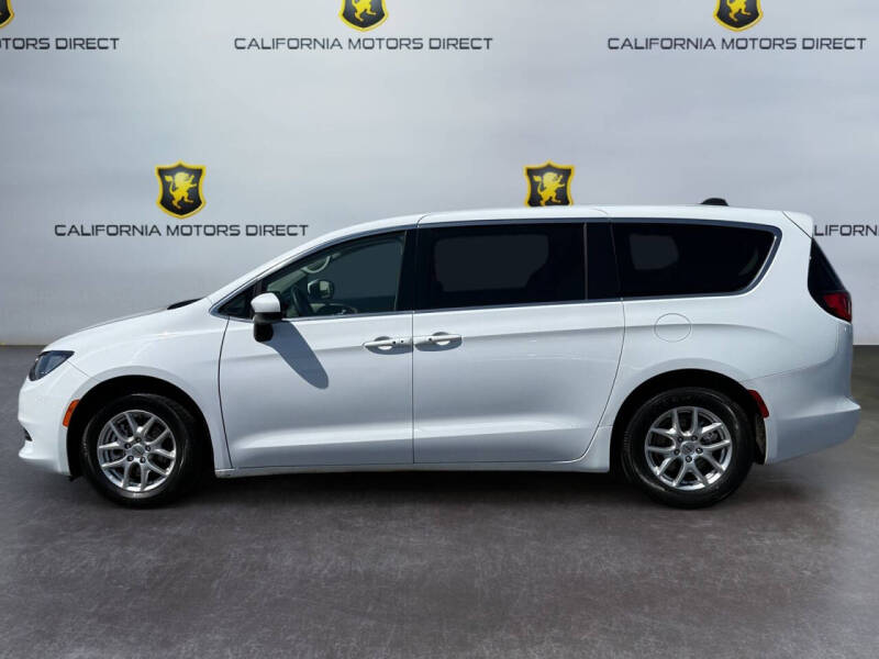 2022 Chrysler Voyager LX