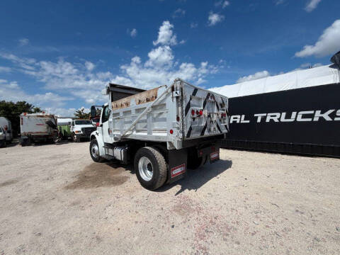 2013 Freightliner M2 106