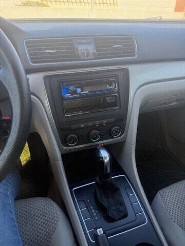 2014 Volkswagen Passat 1.8T S PZEV