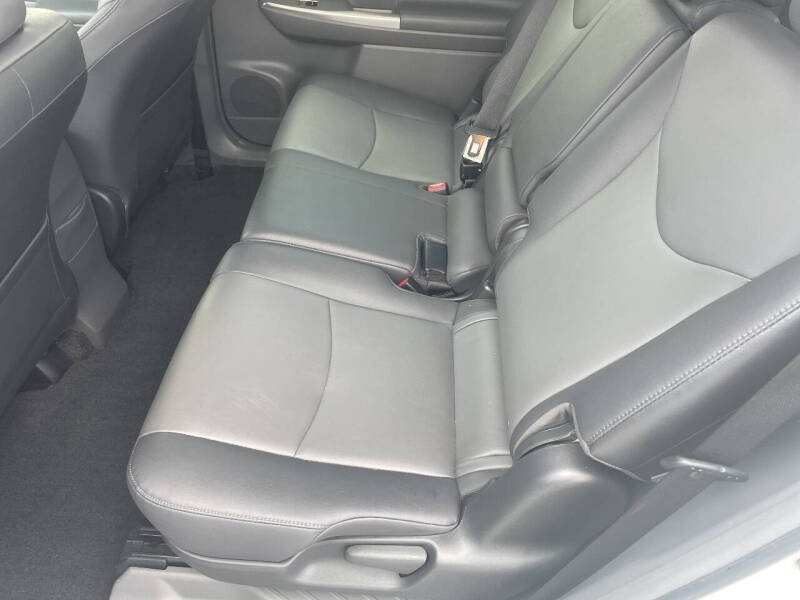 2013 Toyota Prius v Five