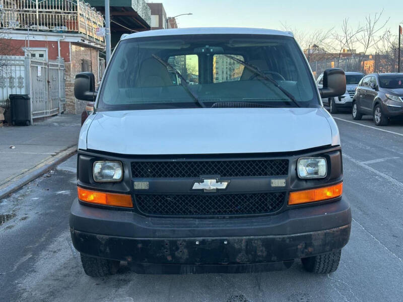 2009 Chevrolet Express Cargo Work Van's photo