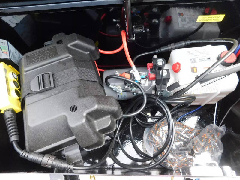 2026 PJ Trailers DL 14 x 83 Low Pro with Tarp R