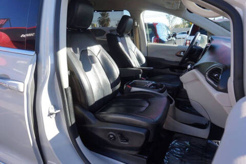 2017 Chrysler Pacifica Touring-L Plus