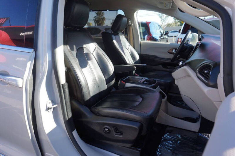 2017 Chrysler Pacifica Touring-L Plus