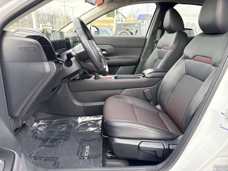 2025 Nissan Kicks SR