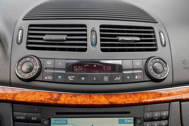 2004 Mercedes-Benz E-Class 23