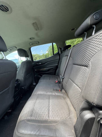 2017 GMC Acadia SLE-2