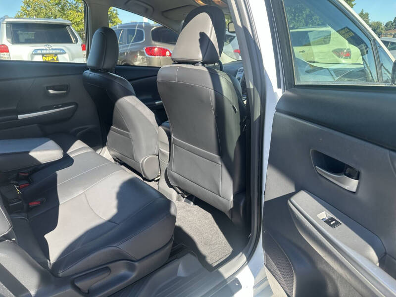 2013 Toyota Prius v Five