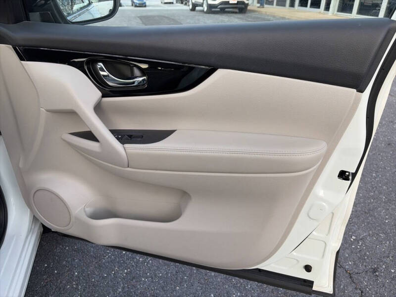 2022 Nissan Rogue Sport SV