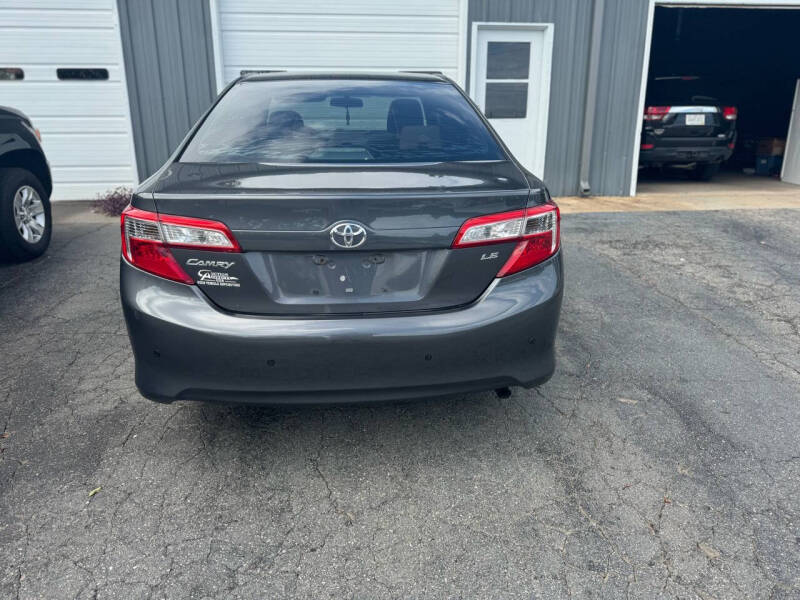 2012 Toyota Camry LE photo 3