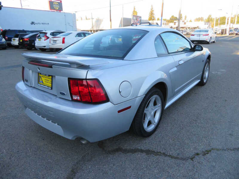 2003 Ford Mustang GT Deluxe
