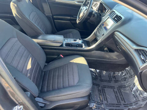 2020 Ford Fusion SE